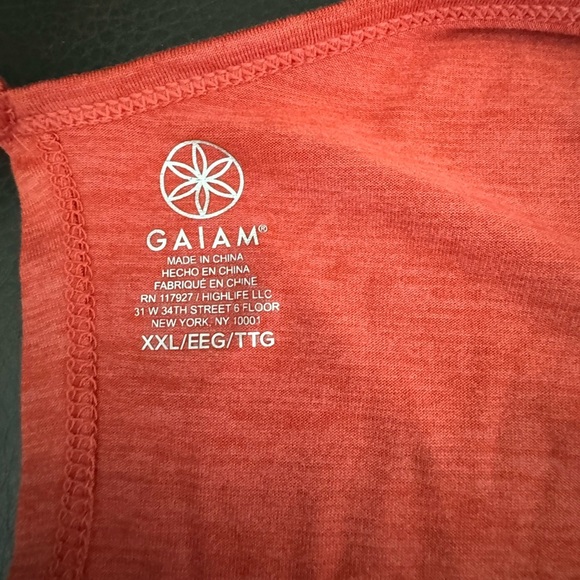 3/$15 🤗 Gaiam yoga top. orange color. Keyhole in back. Gathers on side. Sz XXL - Picture 5 of 5